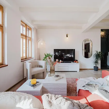 Days Maisonette With Smart Tv And Workspace In New Town Apartment