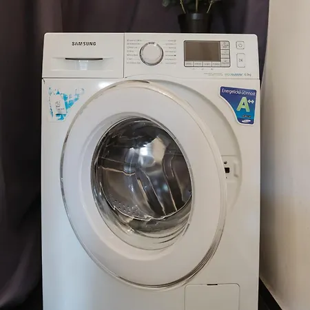 Days Maisonette With Smart Tv And Workspace In New Town Praha