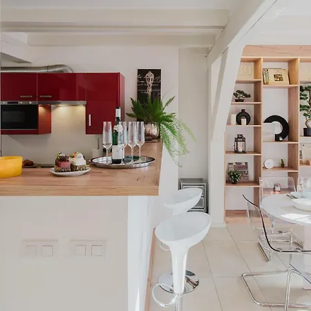 Days Maisonette With Smart Tv And Workspace In New Town * Praha
