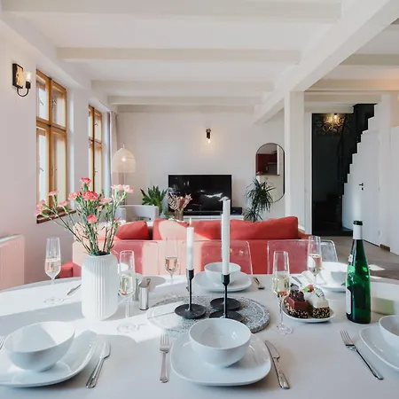 Days Maisonette With Smart Tv And Workspace In New Town Praha